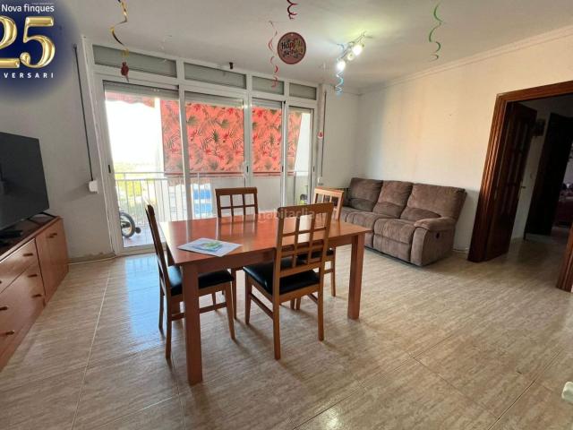 Piso en venta en Sabadell, Can Deu. Piso con vistas, ascensor y rentabilidad en Sabadell. Pisos.