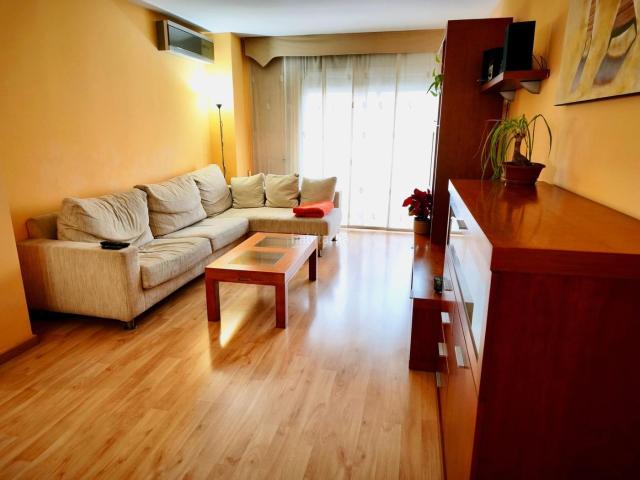 Piso en venta en Sabadell, Can Llong. Piso Tres Habitaciones en Can Llong Parking y Trastero. Pisos.