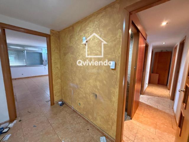 Piso en venta en Sabadell, Can Puiggener. Piso de 3 habitaciones con amplio comedor en Sabadell. Pisos.