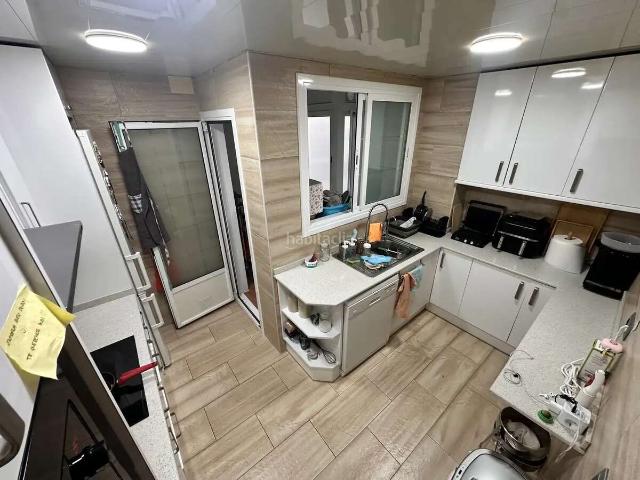 Piso en venta en Sabadell, Can Rull. Amplio piso de 4 habitaciones con ascensor y reforma reciente en Sabadell. Pisos.