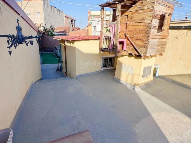 Piso en venta en Sabadell, Can Rull. Casa adosada reformada con piscina, terrazas y garaje doble en Sabadell Norte Can Sull. Pisos.