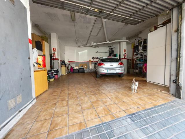 Piso en venta en Sabadell, Can Rull. Vivienda unifamiliar con terraza y garaje. Pisos.