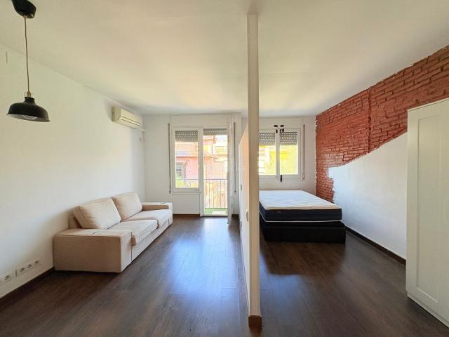 Piso en venta en Sabadell, Centre. Vivienda de 37 m2 construidos 32 m2 útiles en Carrer Sant Oleguer. Pisos.