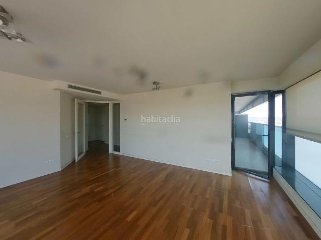 Piso en venta en Sabadell, Covadonga. edificio rascacielos Sabadell. Pisos.