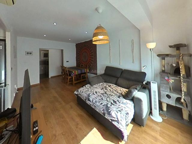 Piso en venta en Sabadell, Creu Alta. Acogedor piso de 2 hab con balcón en La Creu Alta. Pisos.