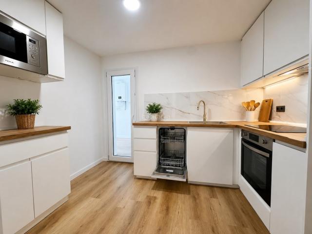 Piso en venta en Sabadell, Creu Alta. Piso recién reformado ideal familias. Pisos.