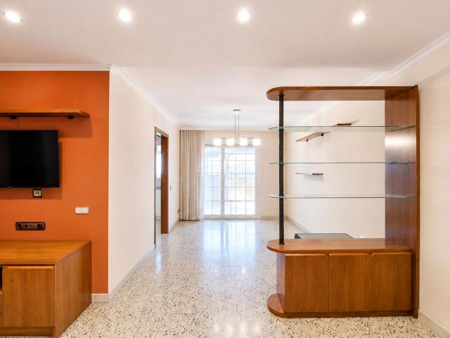 Piso en venta en Sabadell, Creu de Barberà. Junto Ronda Pau Vila y cerca de todos los servicios. Pisos.