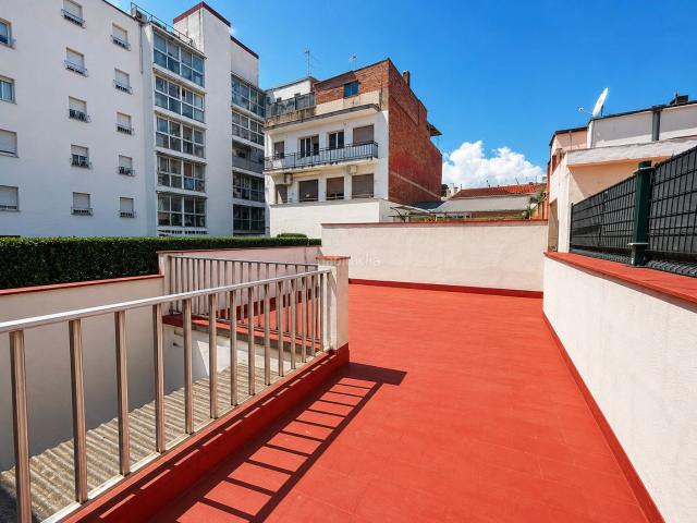 Piso en venta en Sabadell, Creu de Barberà. Junto Ronda Pau Vila y cerca de todos los servicios. Pisos.