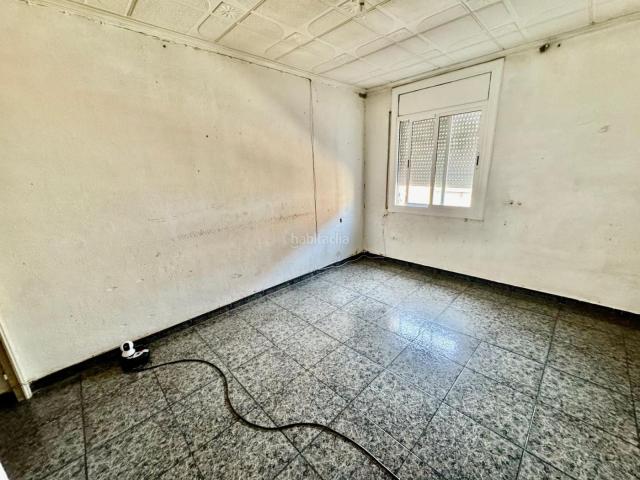 Piso en venta en Sabadell, Creu de Barberà. PISO EN LAS TERMES PARA REFORMAR. Pisos.