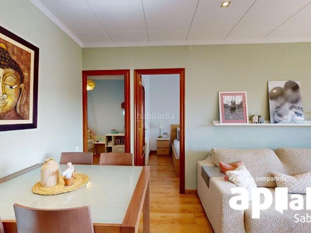 Piso en venta en Sabadell, Creu de Barberà. PISO REFORMADO DE 4 HABITACIONES Y BALCON. Pisos.