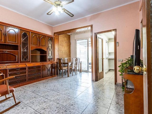 Piso en venta en Sabadell, de 65 m² 3 habitaciones por 189.000