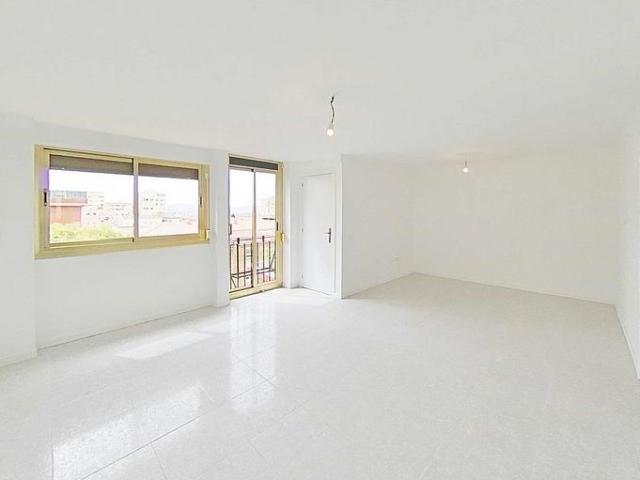 Piso en venta en Sabadell, de 85 m² 3 habitaciones por 190.000