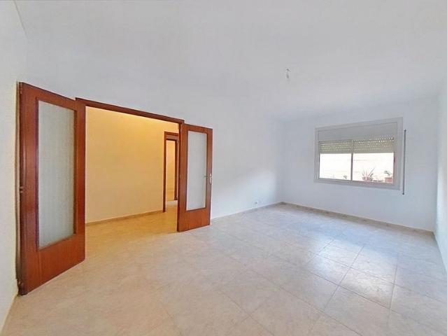 Piso en venta en Sabadell, de 81 m² 4 habitaciones por 242.000