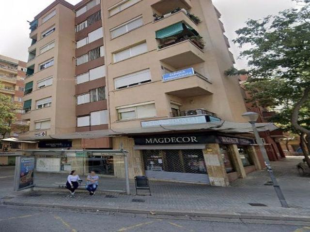 Piso en venta en Sabadell, de 72 m² 3 habitaciones por 174.000