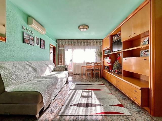 Piso en venta en Sabadell, de 90 m² 4 habitaciones por 149.000