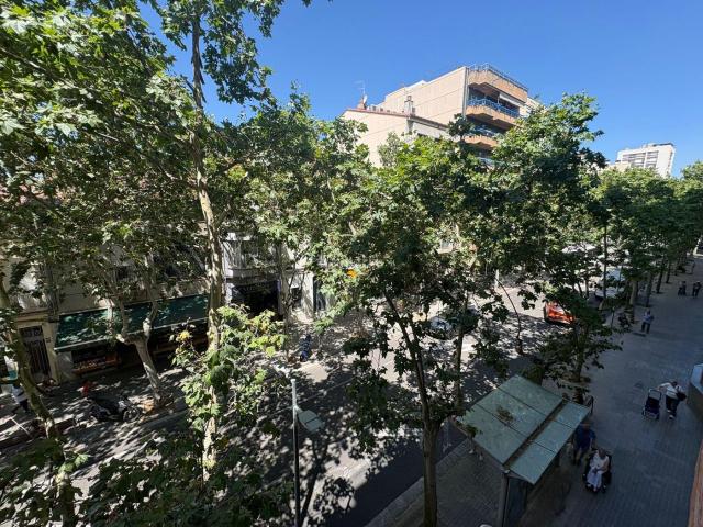 Piso en venta en Sabadell, Eixample. Avenida Barbera. Pisos.