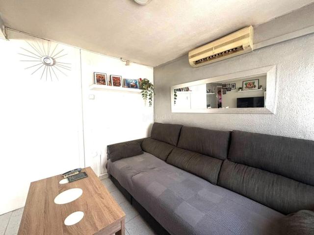 Piso en venta en Sabadell, Els Merinals. PISO DE TRES HABITACIONES TODO EXTERIOR EN ZONA MERINALES. Pisos.