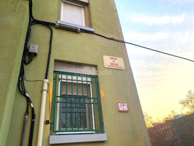 Piso en venta en Sabadell, La Roureda. Oportunidad patrimonial de inversión en planta baja con tres dormitorios en Sabadell. Pisos.
