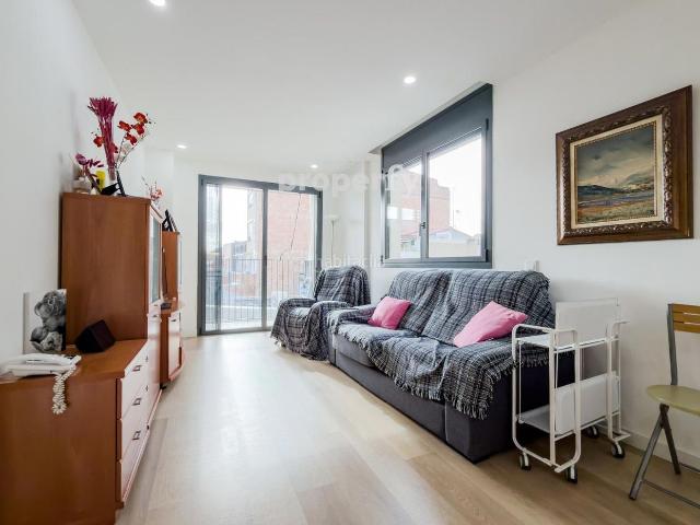 Piso en venta en Sabadell, Serra d'en Camaró. Piso 2 habitaciones con cocina abierta en Sabadell. Pisos.