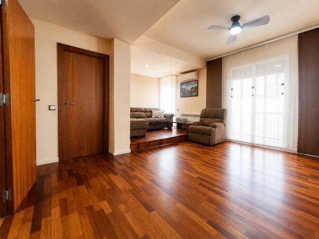 Piso en venta en Sabadell, Sol i Padrís Sant Oleguer. ¡La amplitud que buscas, en una de las mejores zonas de Sabadell!. Pisos.