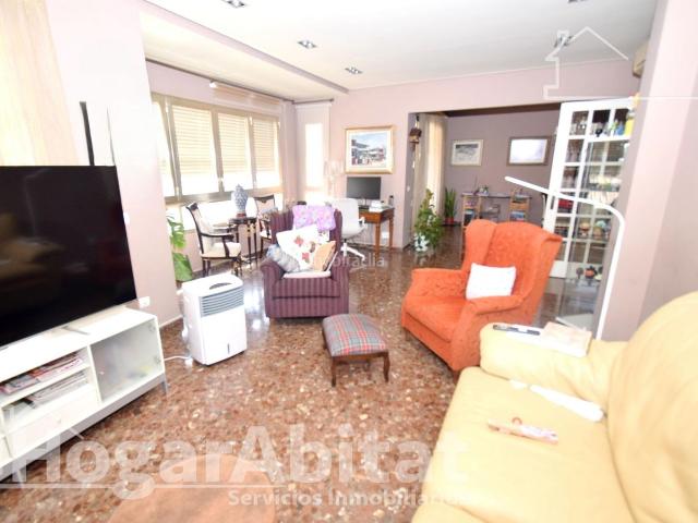 Piso en venta en Sagunt, Antiga Moreira. ZONA DEL AYUNTAMIENTO! ALTO Y LUMINOSO CON ASCENSOR Y TERRAZA. Pisos.
