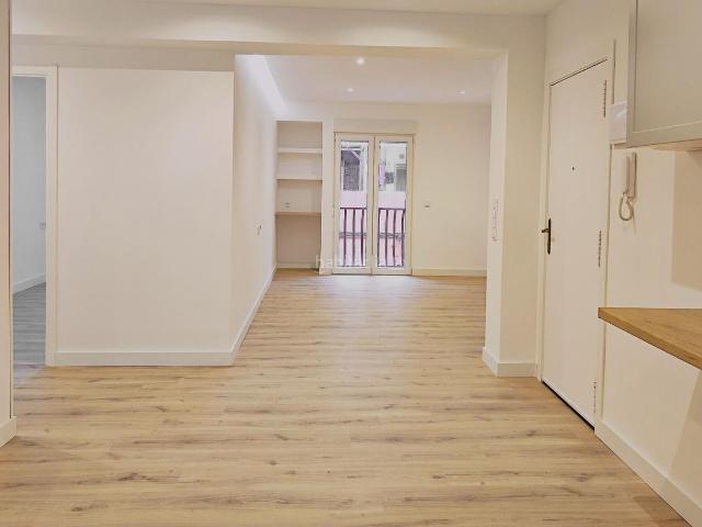 Piso en venta en Sagunt, Avenida de Abril 9 de Octubre. Venta de Vivienda reformada con terraza en Puerto de Sagunto. Pisos.