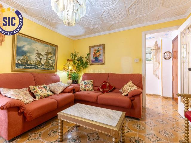 Piso en venta en Sagunt, Avenida de Abril 9 de Octubre. Amplia vivienda luminosa en el corazón de la ciudad 4 habitaciones. Pisos.