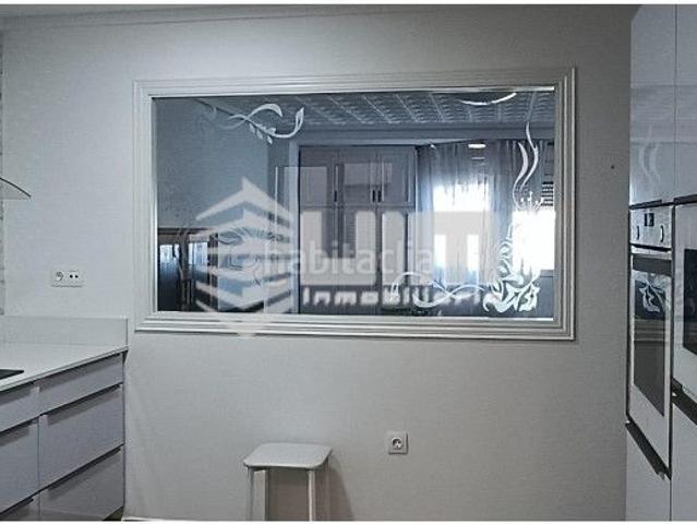Piso en venta en Sagunt, Avenida de Abril 9 de Octubre. Ref 29149PISO REFORMADO EN VENTA EN PUERTO DE SAGUNTO, DE 100 m, EN 5ª PLANTA, CON ASCENSOR, 3 HABITACIONES, 2 BAÑOS, 2 BALCONES. Pisos.