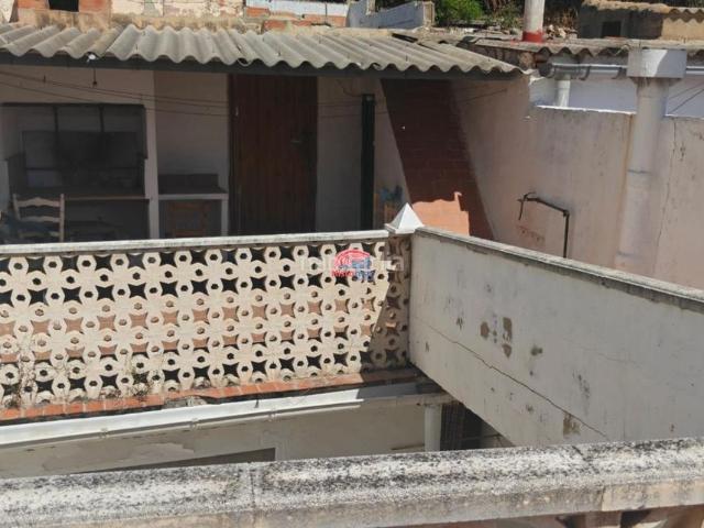 Piso en venta en Sagunt, Centro El Castillo. Oportunidad Única Amplio Piso en Sagunto con Terraza y Patio. Pisos.