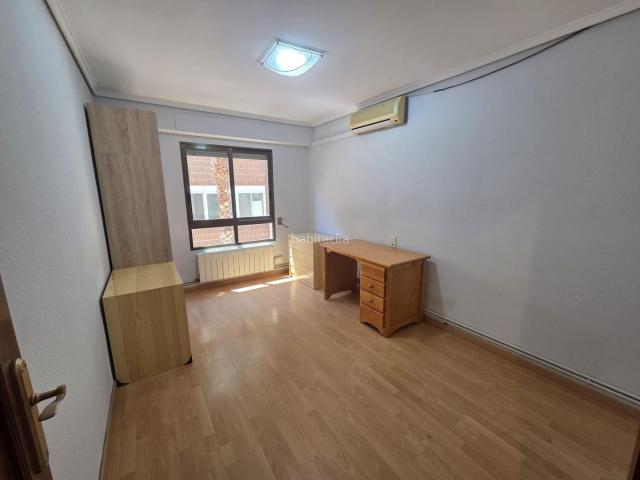 Piso en venta en Sagunt, Doctor Palos Alto Palancia. Amplio piso de 116 m2 con 4 dormitorios, garaje y mucha luz en Sagunto. Pisos.