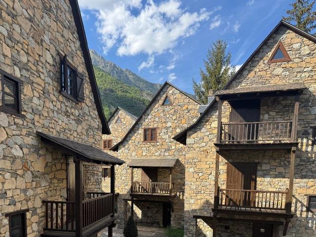 Piso en venta en Sahún. Encantador Apartamento Reformado en Linsoles, Benasque Ideal para Inversión Vacacional. Pisos.