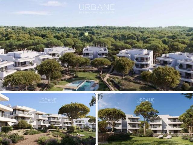 Piso en venta en Salou, Pla de Maset Cap de Salou Costa Dorada. Lujoso apartamento en segunda planta con 3 dormitorios y gran terraza en la Costa Dorada. Pisos.