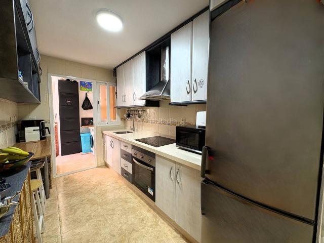 Piso en venta en Salobreña, Centro. PISO PARA ENTRAR A VIVIR CON GARAJE EN SALOBREÑA. Pisos.