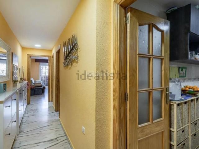 Piso en venta en Salobreña, Centro. 3 dormitorios, 2 baños, cochera amplia. Pisos.