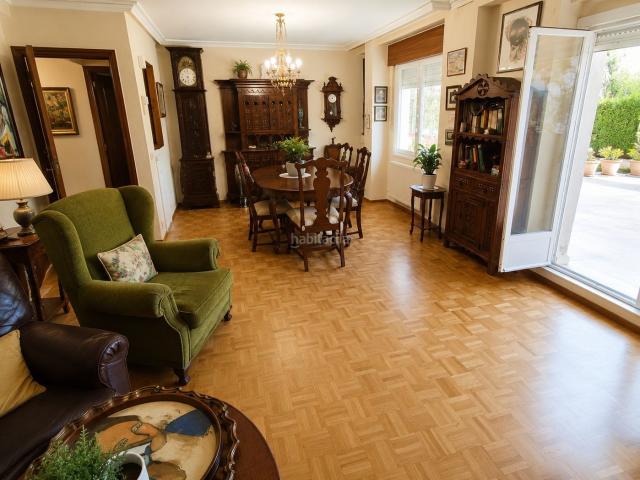 Piso en venta en Salamanca, Teso de la Feria Arrabal. Vivienda con un gran potencial gracias a su amplitud y, sobre todo, a su espectacular patio privado de aproximadamente 120 m². Pisos.