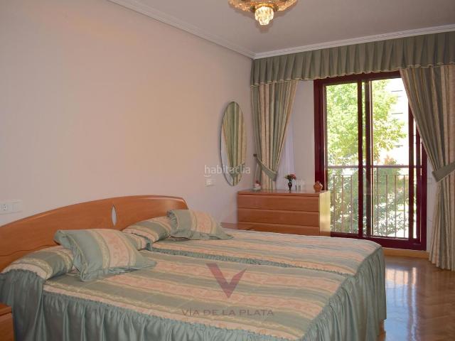 Piso en venta en Salamanca, Barrio Blanco. Piso en venta en Plaza Francisco Botello Moraes adaptado para personas con movilidad reducida Vía de la Plata Inmobiliaria. Pisos.