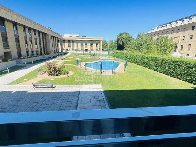Piso en venta en Salamanca, Capuchinos Glorieta Ciudad Jardín. URBANIZACION CUIDADA, PISCINA, ZONAS VERDES Y MUY BIEN COMUNICADA. Pisos.