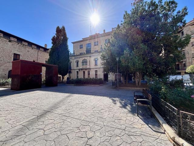Piso en venta en Salamanca, Centro. VIVIENDA SEÑORIAL EN PLAZA SANTA EULALIA. Pisos.
