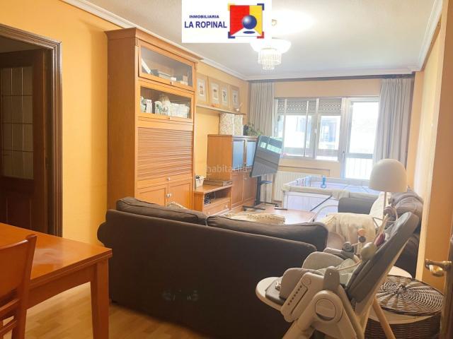 Piso en venta en Salamanca, Garrido Norte. Amplia vivienda en Alfonso IX de León. Pisos.