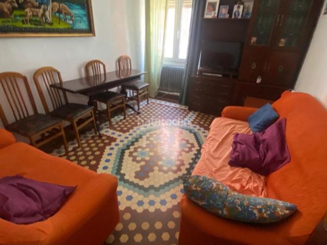 Piso en venta en Salamanca, Garrido Norte. Vivienda en garrido, en un edificio próximo al corte inglés. A 15 minutos de la plaza mayor y rodeada de todo tipo de servicios. Pisos.