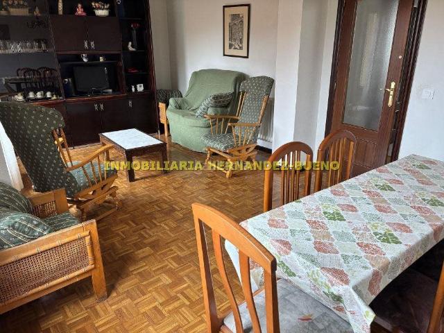 Piso en venta en Salamanca, Prosperidad Delicias. Fantástico piso junto al Museo de Comercio y al primer tramo del Camino de las Aguas. Es una 2ª planta con ascensor y tiene el por. Pisos.