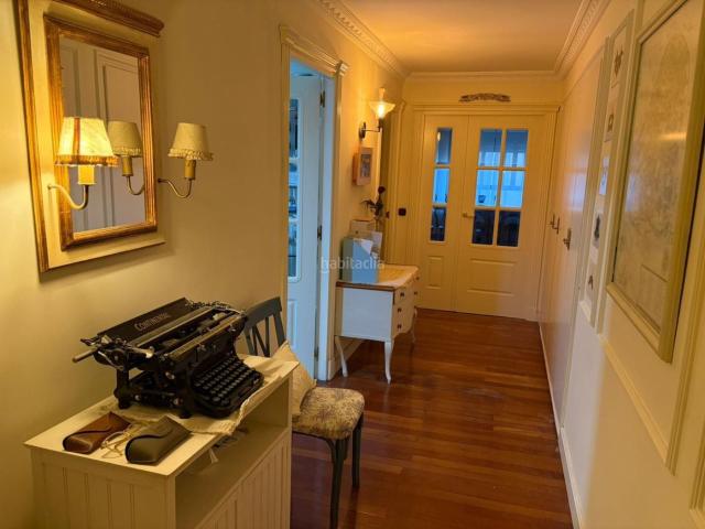 Piso en venta en Salamanca, San Vicente Las Úrsulas. Hapax Real Estate pone a la venta gran vivienda con plaza de garaje y trastero en la zona centro de Salamanca. La vivienda tiene 4. Pisos.