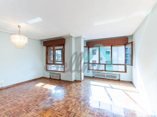Piso en Venta en Salesas Foncalada Campoamor