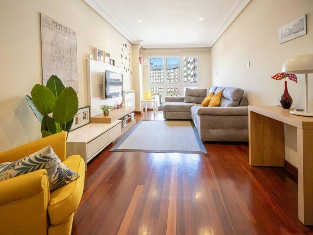 Piso en Venta en Salesas Foncalada Campoamor