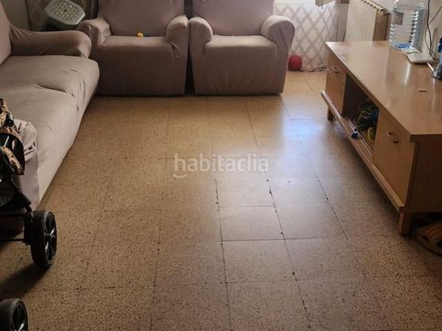 Piso en venta en Salt, Centre. PARA INVERSORES. EN VENTA PISO EN SALTZONA PLAZA VERDAGUER DE 100m2 CON 3 HABITACIONES, 1 BAÑO y TERRAZA. Pisos.