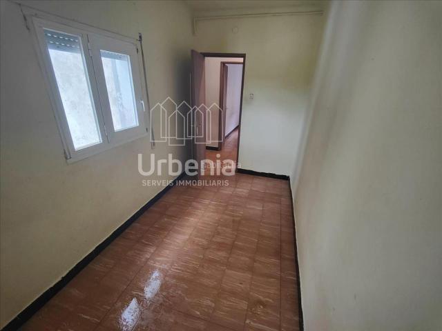 Piso en venta en Salt, Veïnat. Oportunidad !. Pisos.