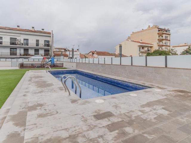 Piso en venta en Salt, Veïnat. Exclusiva Apialia! Es ven magnífic àtic dúplex de 135 m construïts 100 m útils situat al centre de Salt, en una de les zones més v. Pisos.