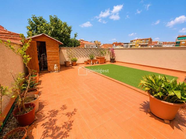 Piso en venta en Salt, Veïnat. PISO EN SALT ZONA VEÏNAT CON TERRAZA PARKING Y TRASTERO!. Pisos.