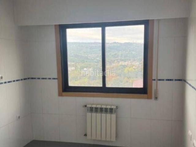 Piso en venta en San Cibrao das Viñas. Se vende piso en o Piñeiral con terraza. Pisos San Cibrao das.