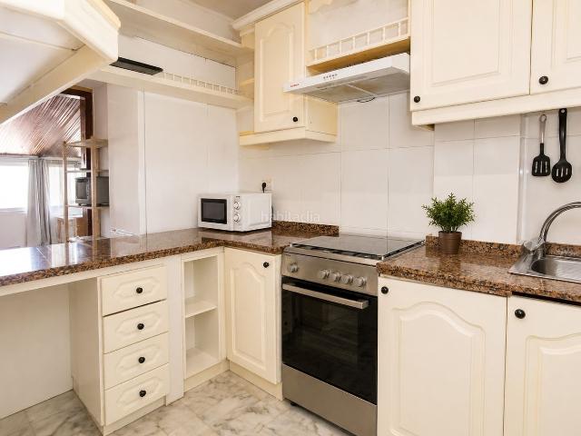 Piso en venta en San Cristóbal de La Laguna, Los Baldíos Geneto Guajara. Este apartamento de 2 habitaciones, 1 baño completo y un aseo, localizado en la zona de Guajara, La Laguna. Ofrece vistas.